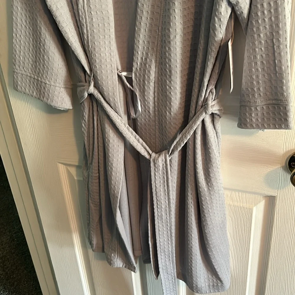 Joyspun Soft Silver Waffle Knit Kimono Tie Close Robe - Picture 7 of 16